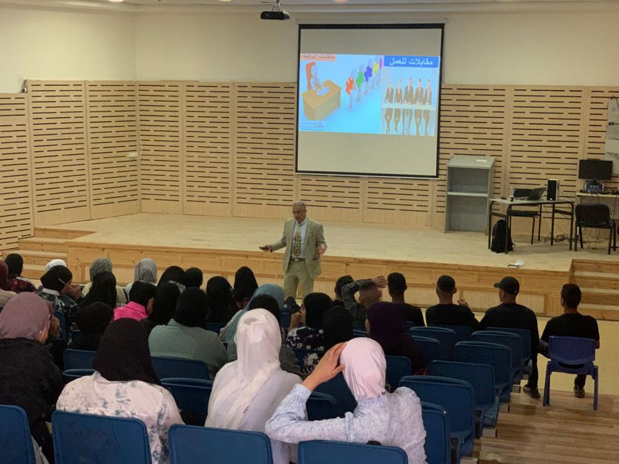 مدير عام كلية مركز النقب يشارك في لقاء توجيهي لطلاب في عرعرة النقب 